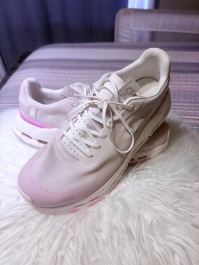 Women’s Lightweight Sneakers in Soft Pink and Cream
